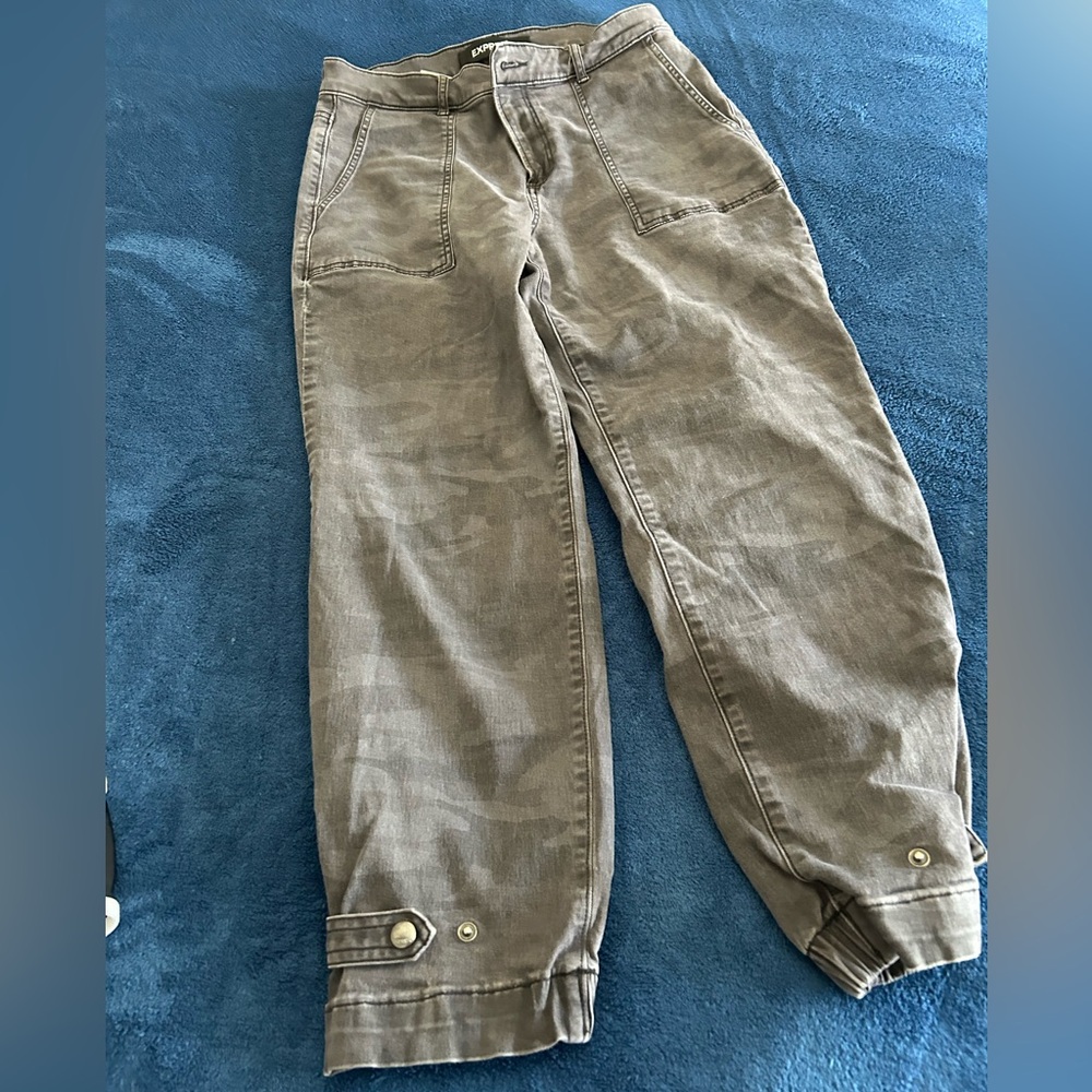 Express Cropped straight Grey Camo denim pants